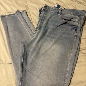 Time and Tru Women's Straight Leg Jeans in Light Blue